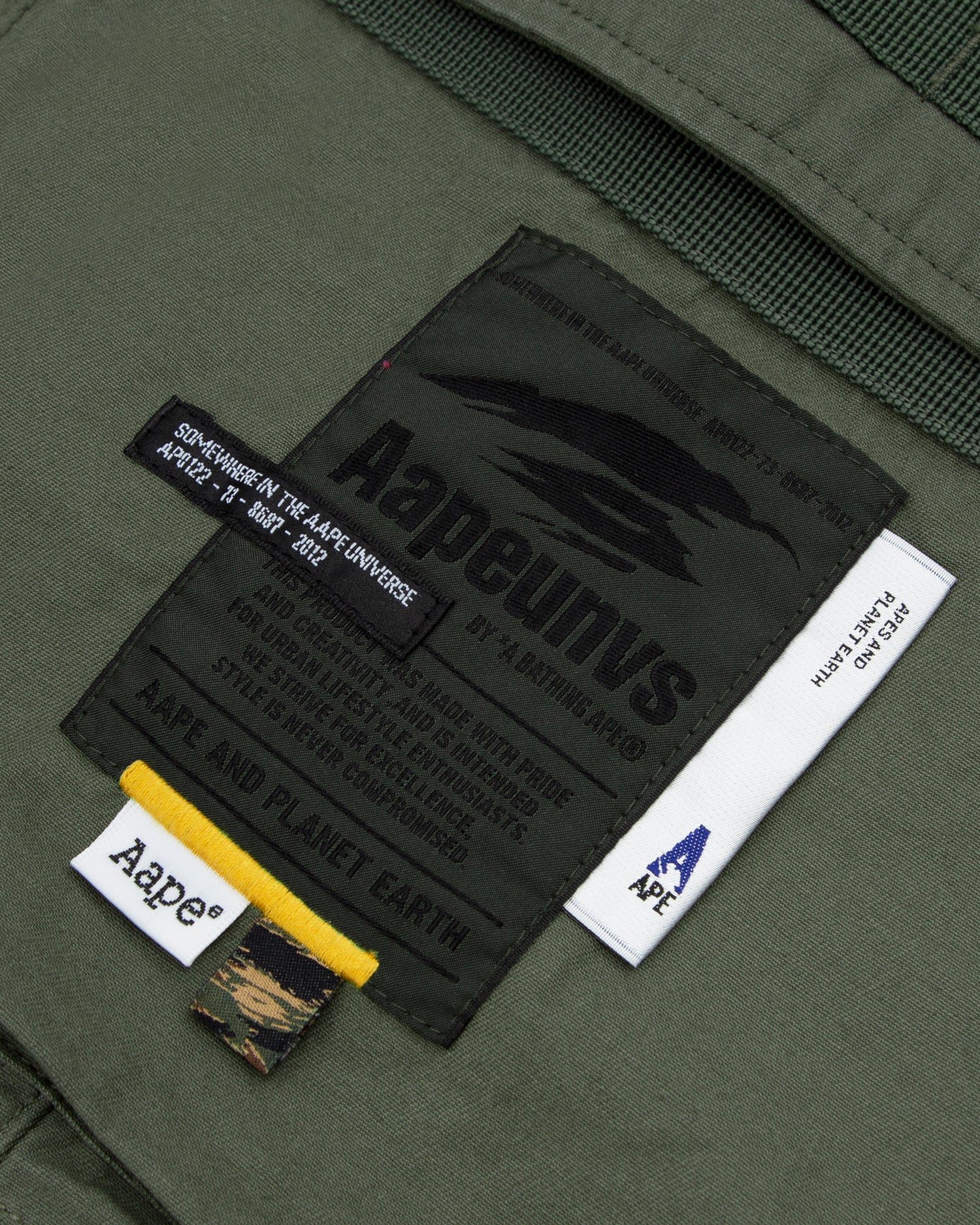 Moonface camo cargo shorts - Image 9