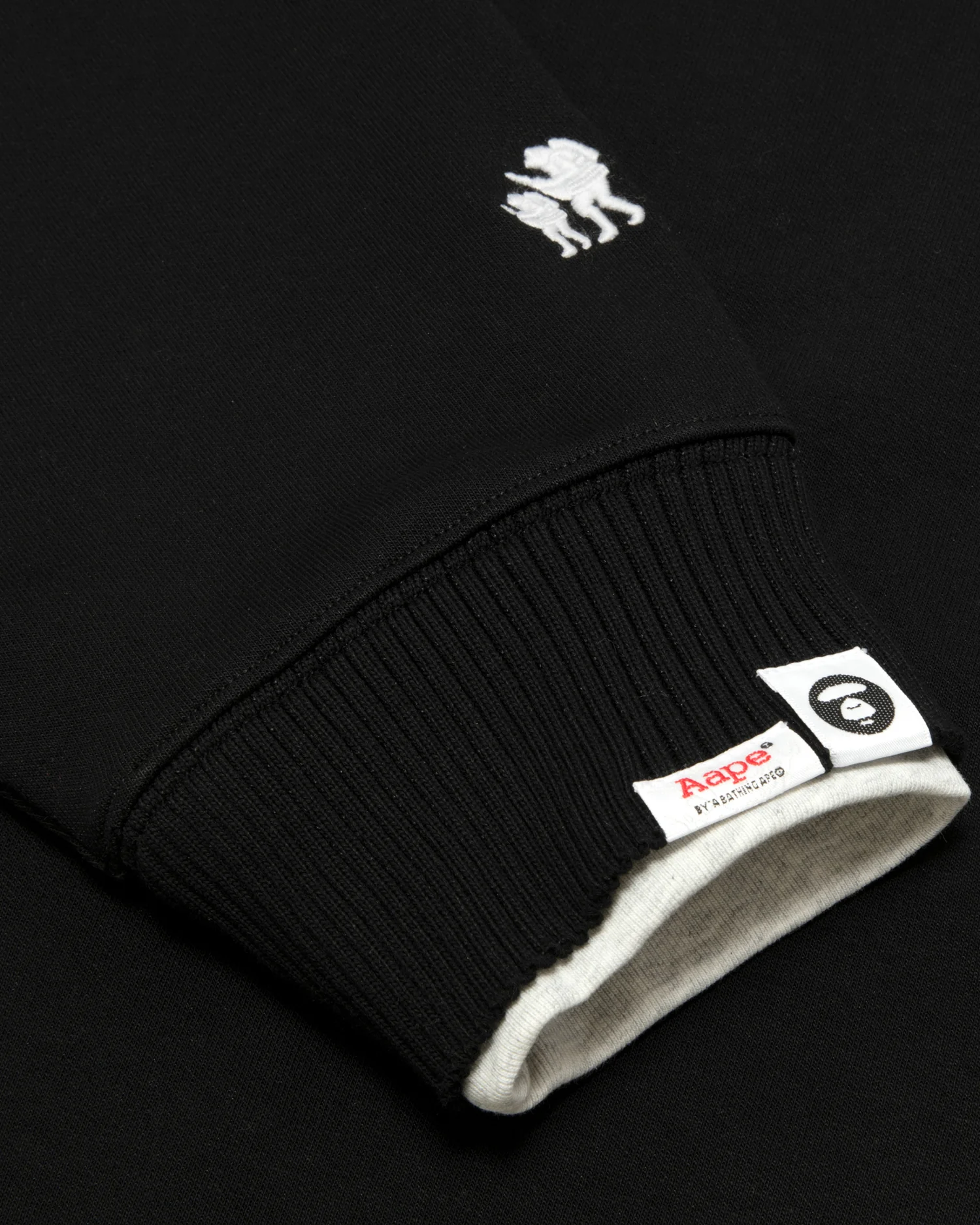 AAPEUNVS graphic sweatshirt - Image 5